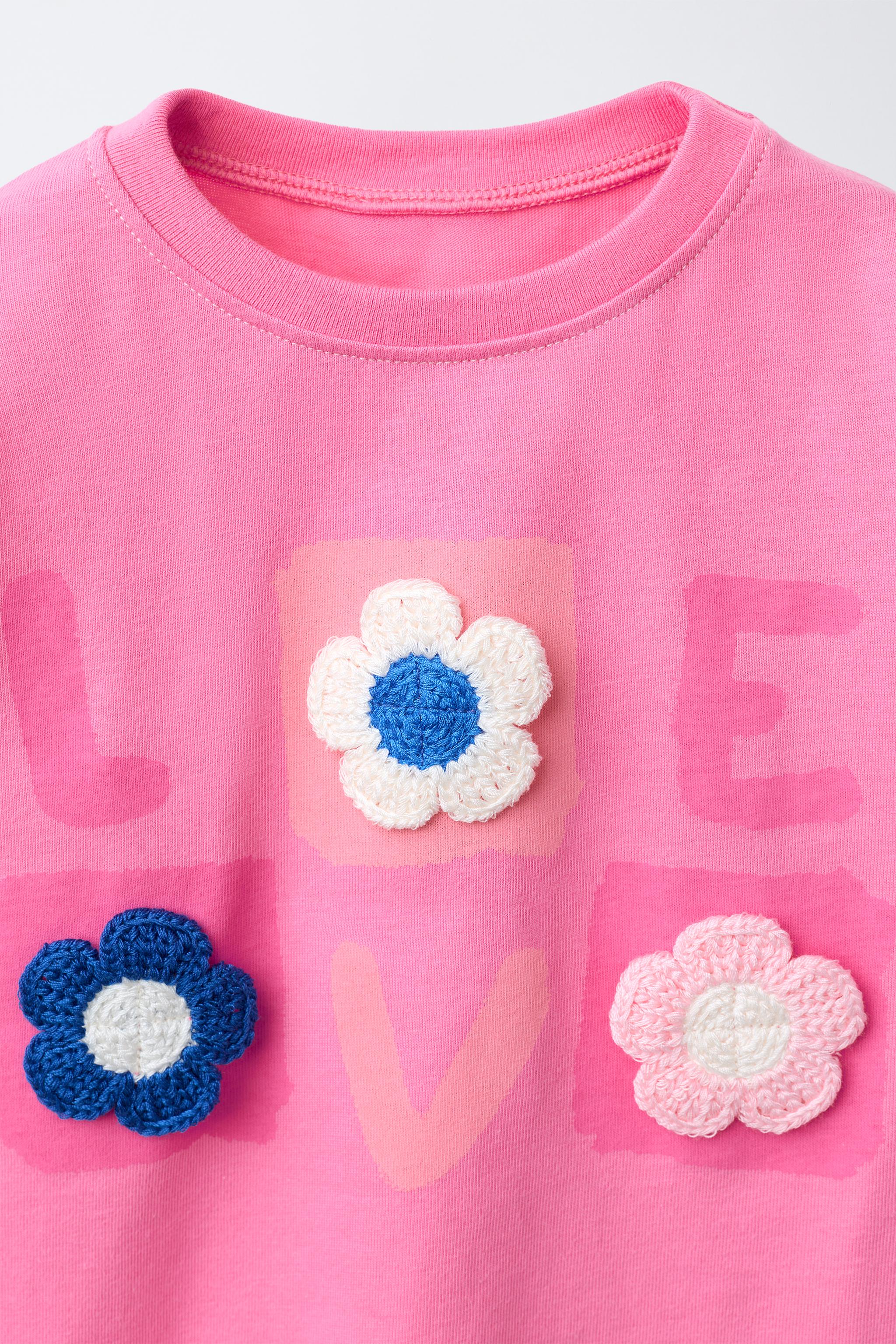 CROCHET FLOWER APPLIQUÉ T-SHIRT